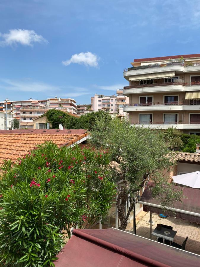 Hotel Le Derby Cagnes-sur-Mer Exterior photo